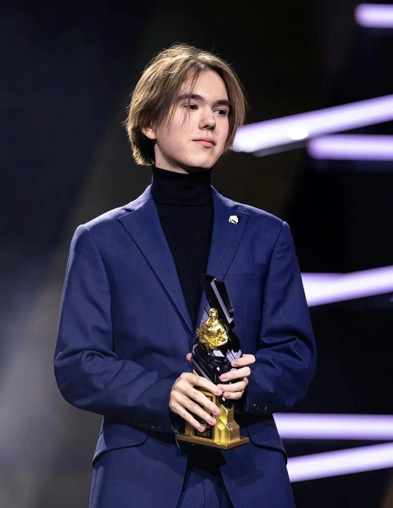 iG官方：韩国打野选手gideon以自由人身份加入