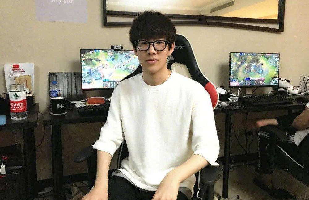 LGD Gaming 官方公告：前TT二队上单选手 Sasi 正式加入 LGD Gaming ，在新赛季共同奋战！